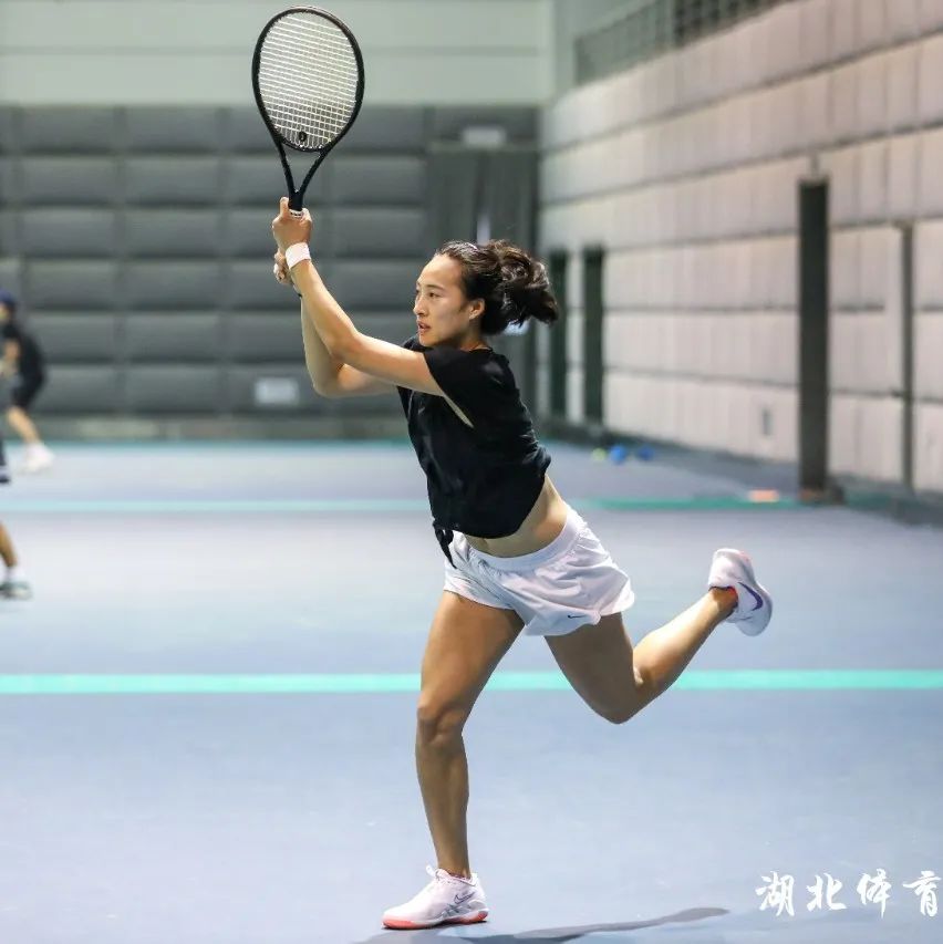 崭露头角 崭露头角